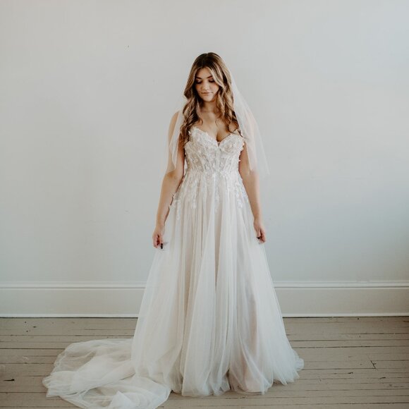 Soft Waist Length (30") Wedding Veil - Picture 3 of 13